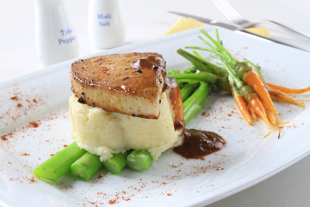 TUNA STEAK WITH GREEN PEPPER CORN SAUCE