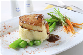 TUNA STEAK WITH GREEN PEPPER CORN SAUCE
